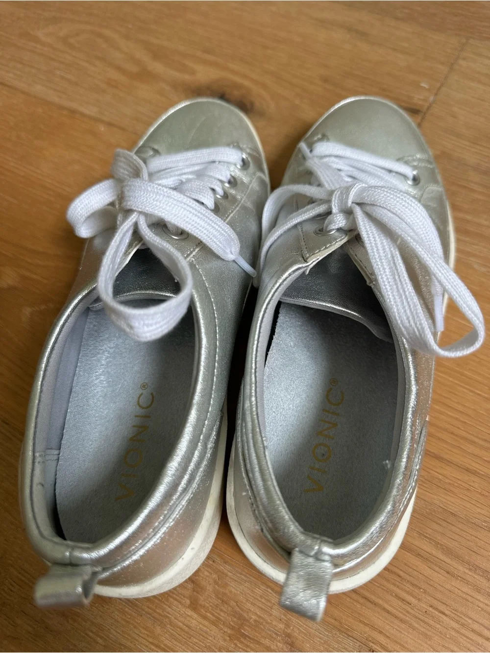 Vionic metallic silver